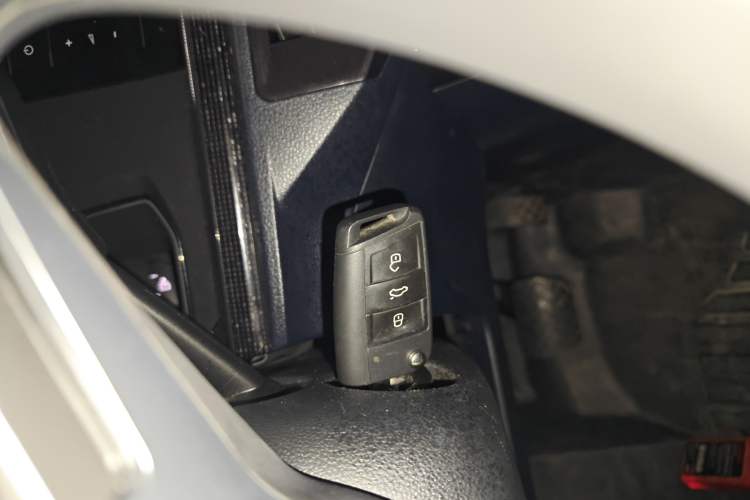 Used Volkswagen Lavida 2023 New Sharp 1.5L Automatic Excellent New Edition
