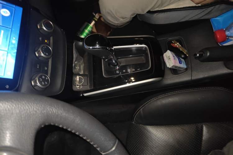 Used Nissan Sylphy 2019 1.6XV CVT Smart Connect Luxury Edition China V Standard Gear Lever