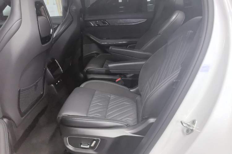 Used Lynk & Co 09 EM-P 2021 2.0T PHEV Halo Six-Seater Left Rear Seat