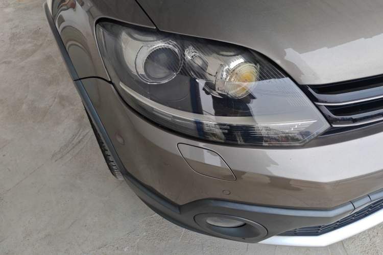 Used Volkswagen Golf 2011 1.4TSI Cross Golf Right Front Headlight