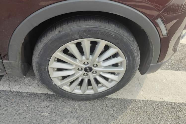 Used Lincoln MKC 2019 2.0T Two-Wheel Drive Luxury Edition China VI Standard Right Front Wheel Hub