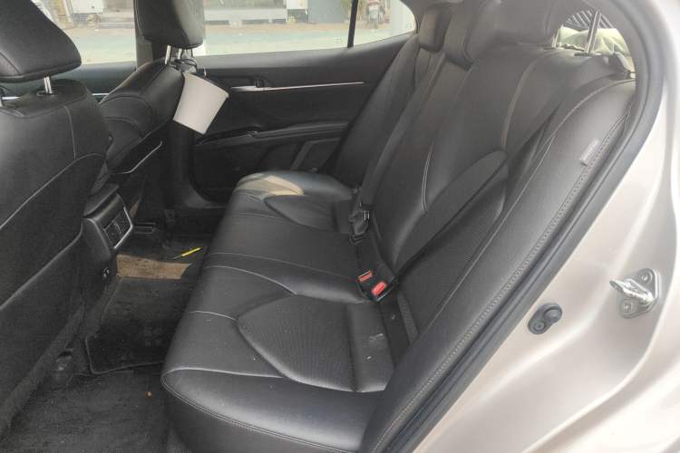 Used Toyota Camry 2021 2.0G Luxury Edition
