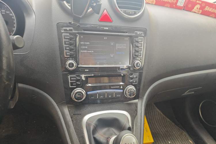 Used Haval H6 2015 Upgraded Model 1.5T Manual Two-Wheel Drive Elite Version