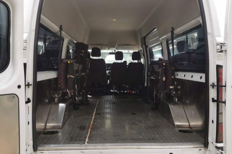 Used JMC Fushun 2023 2.0T Manual Mid-Drive Mid-Roof Commercial Multi-Purpose 7-Seater Passenger Vehicle