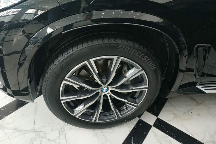 Used BMW X5 2022 xDrive40i M Sport Package Exterior 4