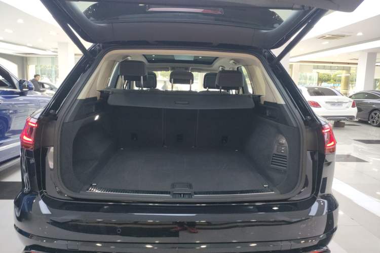 Used Volkswagen Touareg 2022 3.0 TSI Luxury Edition Black Diamond Sport Package