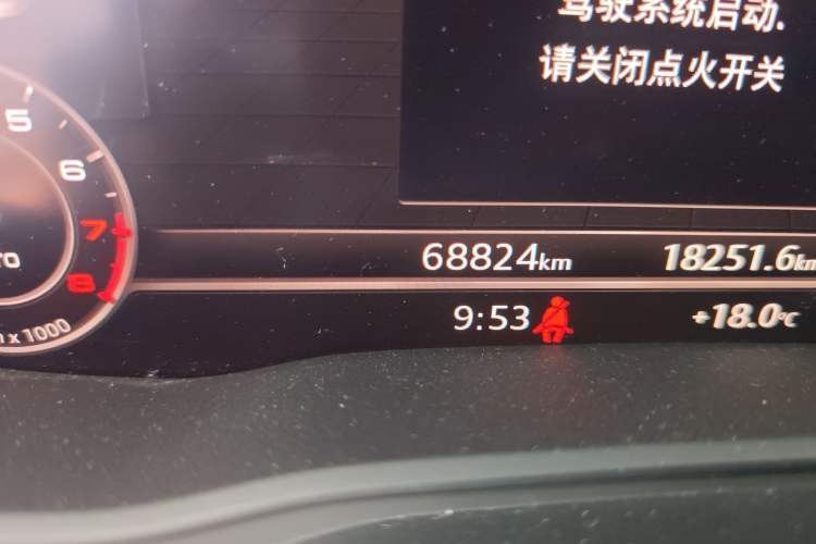 Used Audi Q5L 2018 45 TFSI Prestige Fashion Edition China V Emission Standard Odometer Close Up