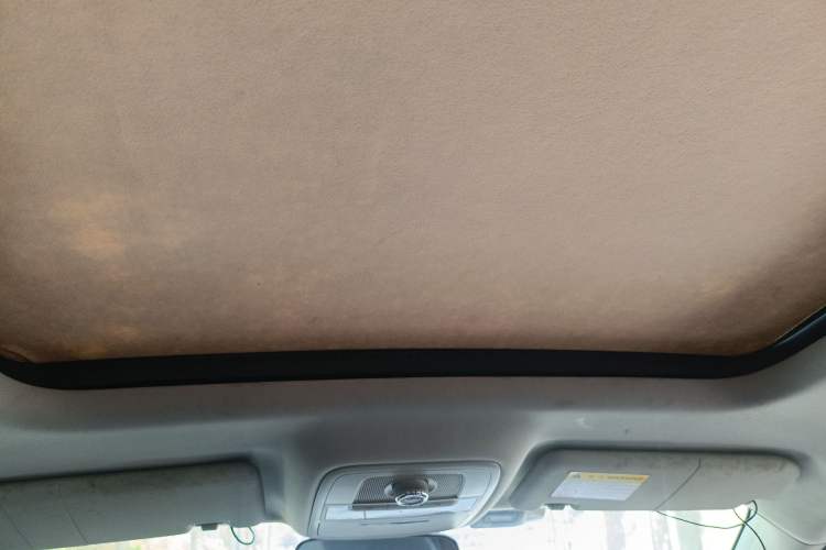 Used Roewe RX5 2016 20T Two-Wheel Drive Automatic Internet Smart Edition
