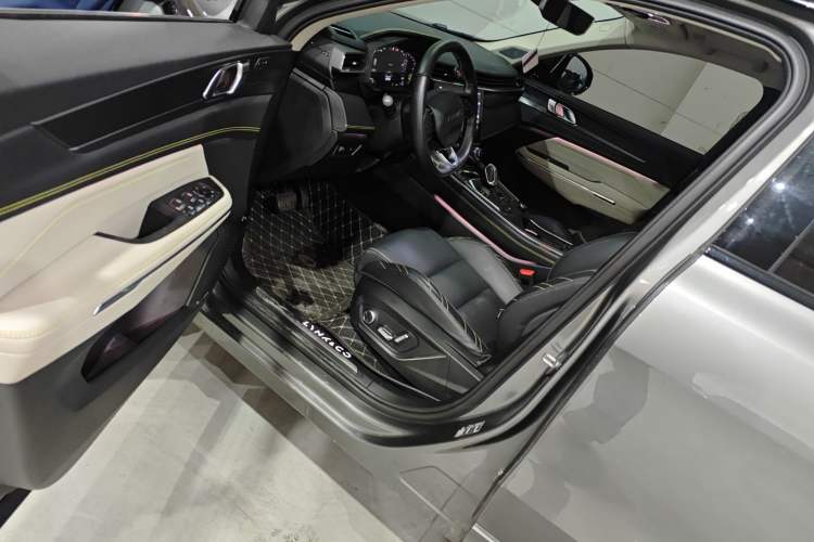 Used Lynk & Co 05 2020 2.0TD Two-Wheel Drive Shine Halo