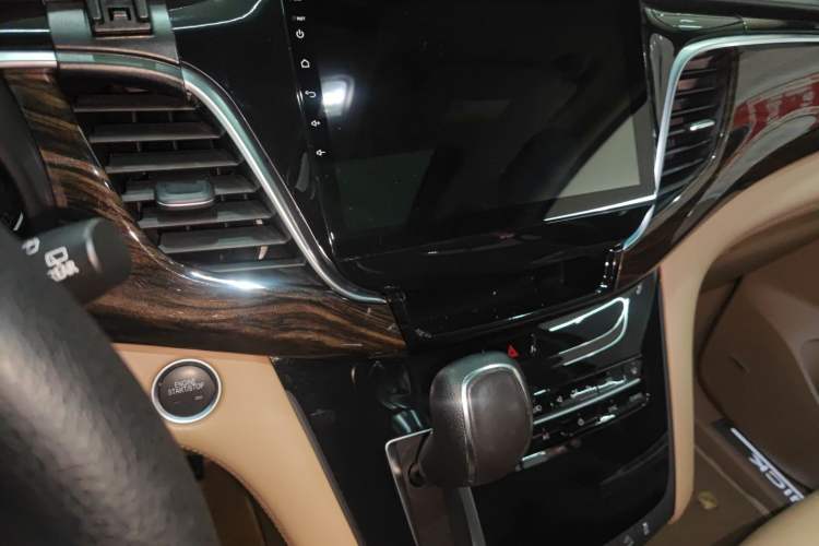 Used Buick GL8 2018 ES 28T Flagship Model China VI Standard