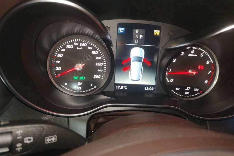 Used Mercedes-Benz GLC 2018 GLC 260 4MATIC Luxury Model
