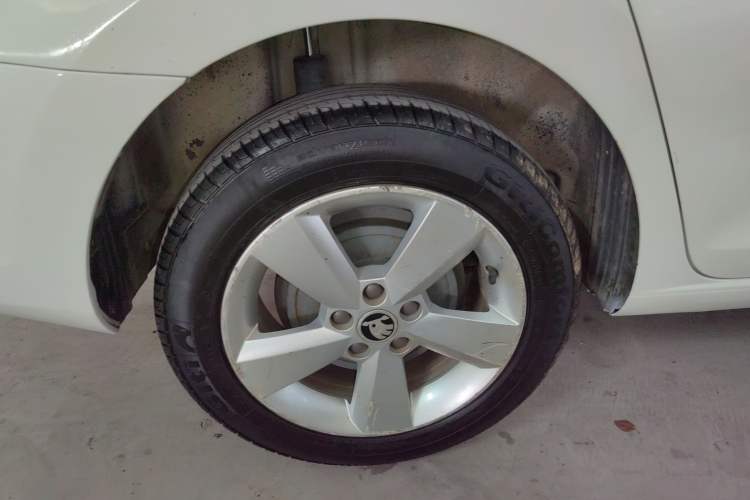 Used Skoda Rapid 2015 1.6L Automatic Smart Selection Model
