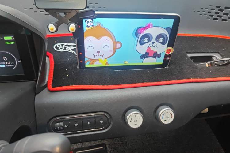 Used Baojun E100 2019 250KM Smart Drive Edition Audio And AC Panel