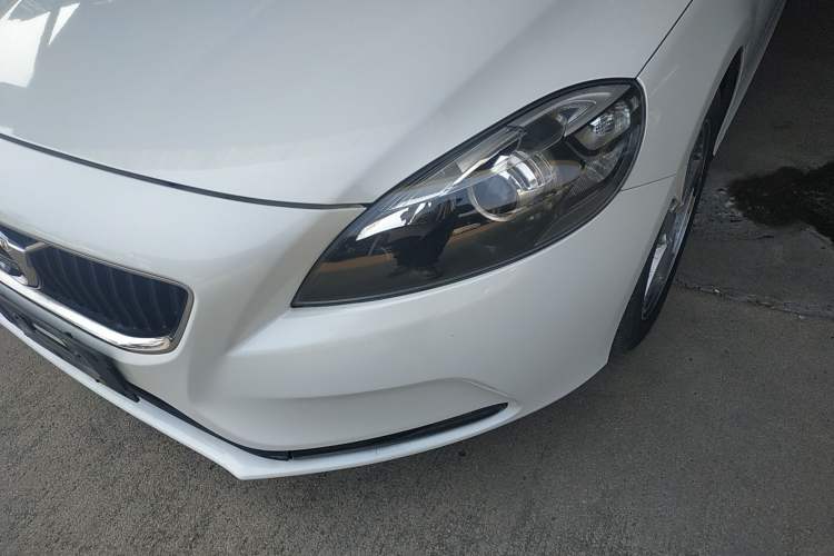 Used Volvo V40 2017 T3 Smart Edition