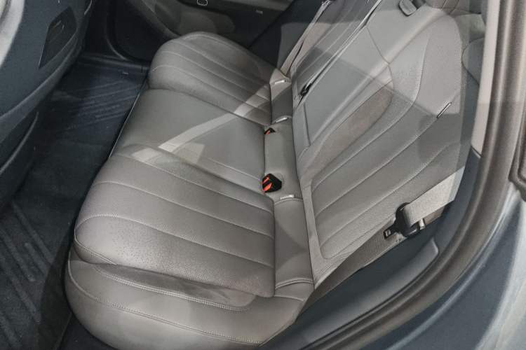 Used Lynk & Co 07 2024 EM-P 126 Long-Range Halo Left Rear Seat