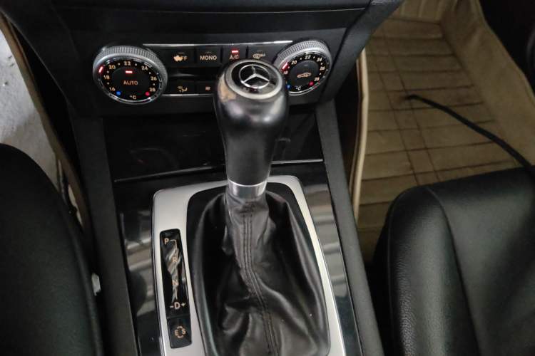 Used Mercedes-Benz GLK-Class 2011 GLK 300 4MATIC Fashion Model Gear Lever