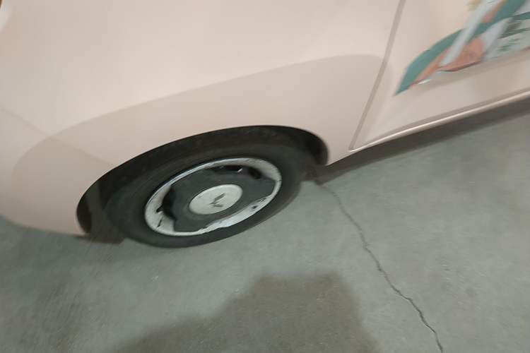 Used Wuling Hongguang MINIEV 2021 Macaron Premium Model – Lithium-NMC Left Front Wheel Hub