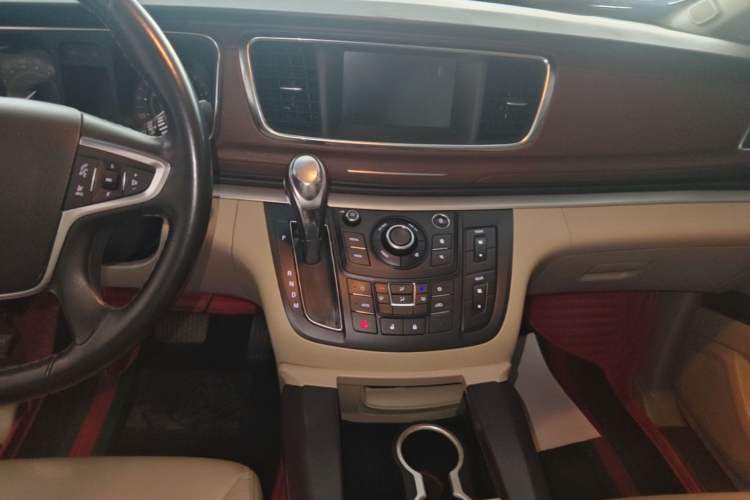 Used Buick GL8 2018 28T Luxury Model China VI Standard Gear Lever