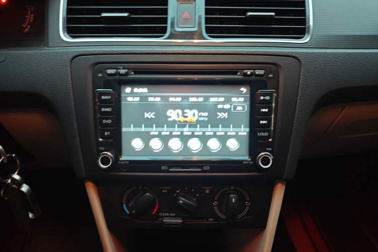 Used Skoda Rapid 2015 1.6L Manual Smart Selection Model Audio And AC Panel