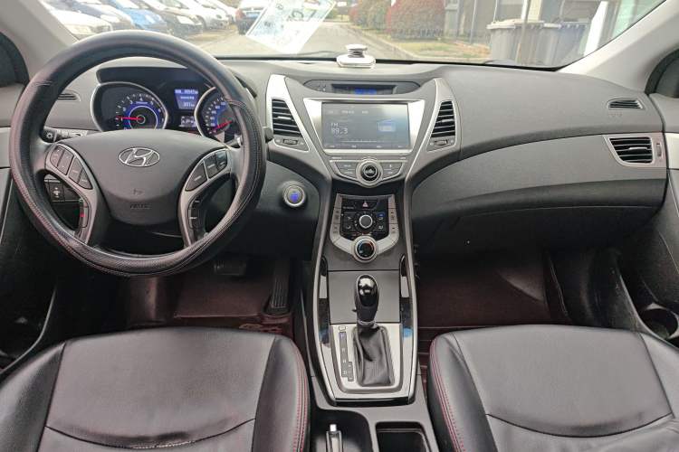 Used Hyundai Elantra (5th Generation / Langdong) 2016 1.6L Automatic Prestige Model Center Console