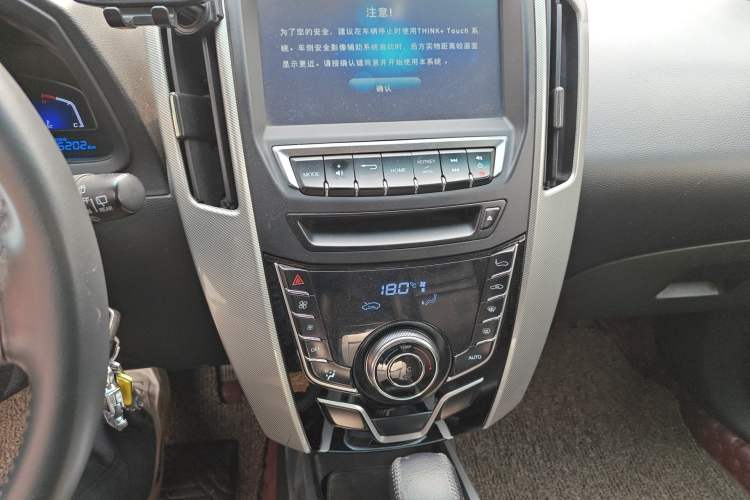 Used Luxgen U6 SUV 2015 1.8T Fashion Edition Audio And AC Panel