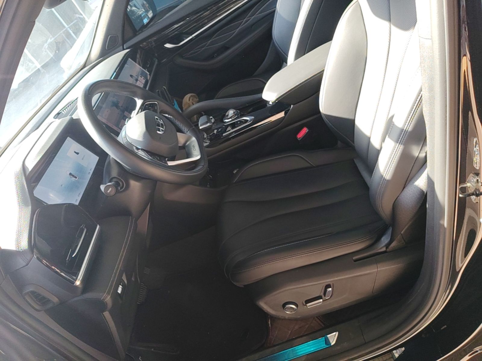 Geely Auto Monjaro L 2024 2.0TD DCT EVO Two-Wheel Drive Long-Range Version — снимка 17