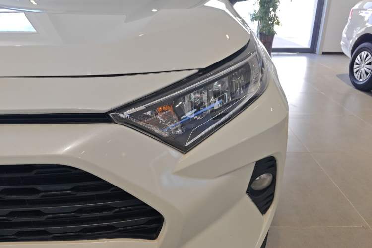 Used Toyota RAV4 2020 Dual-Engine 2.5L E-CVT Four-Wheel Drive Elite Edition Left Front Headlight