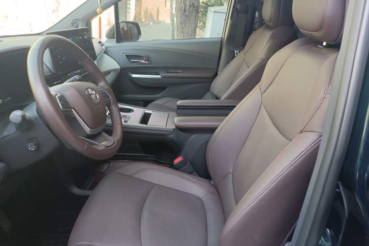 Used Toyota Granvia 2023 2.5L Hybrid Flagship VIP Edition