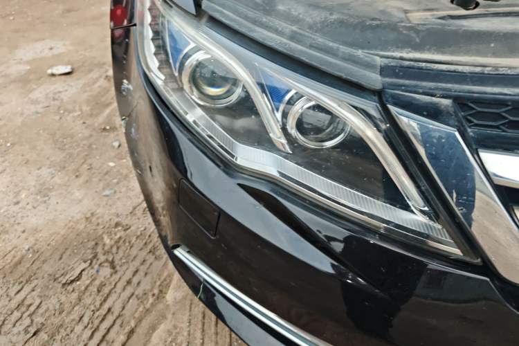Used Zotye Z700 2016 1.8T Manual Luxury Model Right Front Headlight