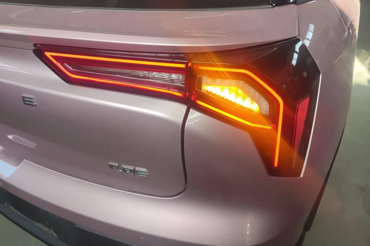 Used Geometry E Firefly 2024 301km Flowing Light
