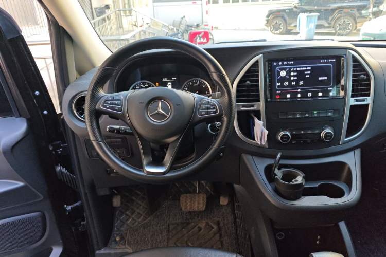 Used Mercedes-Benz Vito 2023 2.0T Business Version 7 Seats Steering Wheel