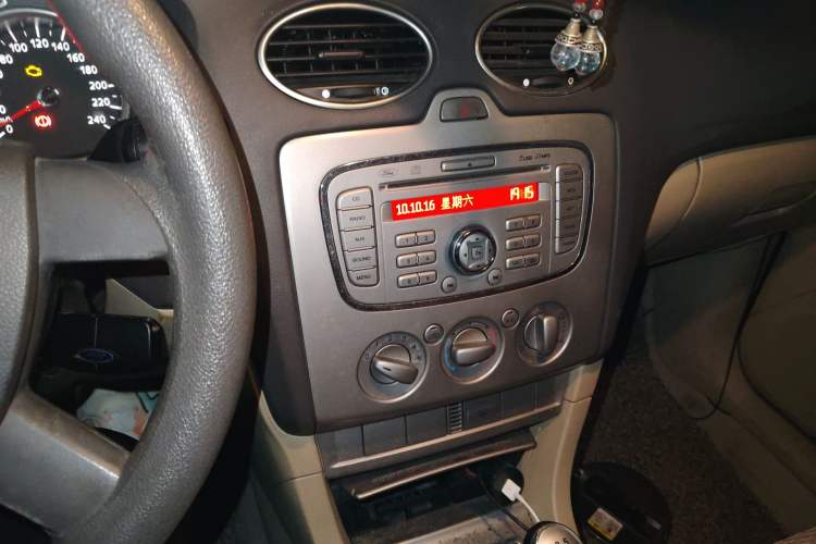 Used Ford Focus 2012 Sedan Classic 1.8L Manual Base Model