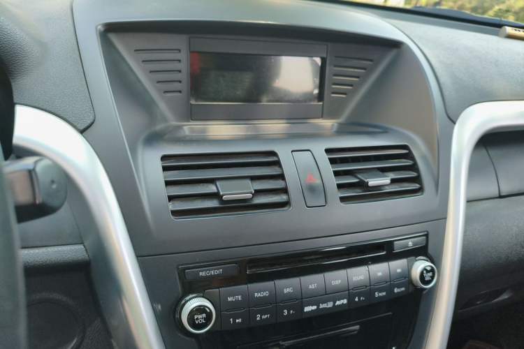 Used Bestune X80 2013 2.0L manual luxury version

