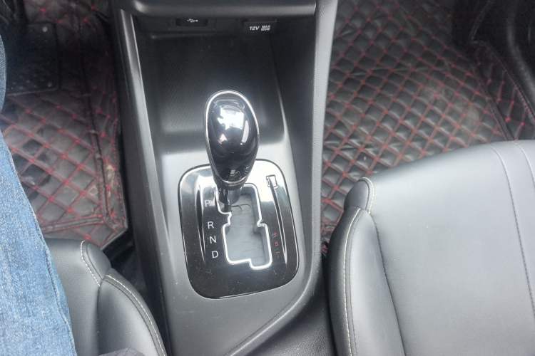 Used CHANGAN Alsvin 2019 1.5L DCT Comfort Model China VI Standard Gear Lever