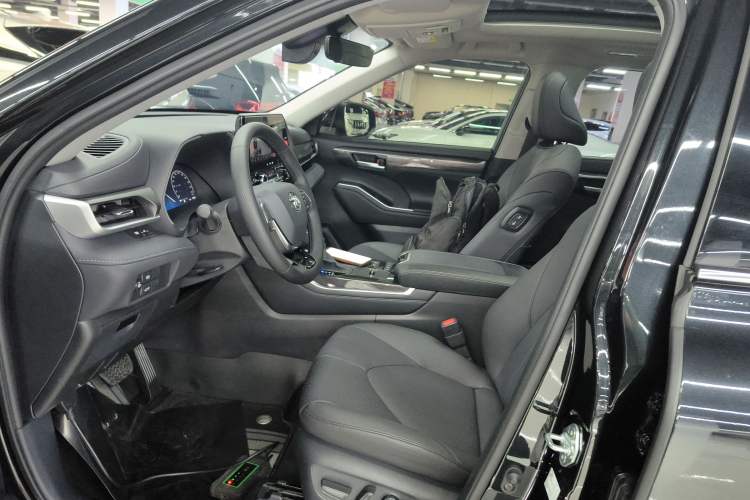 Used Toyota Highlander 2024 2.5L Smart Electric Hybrid Dual-Engine Four-Wheel Drive Prestige Version – 7 Seats