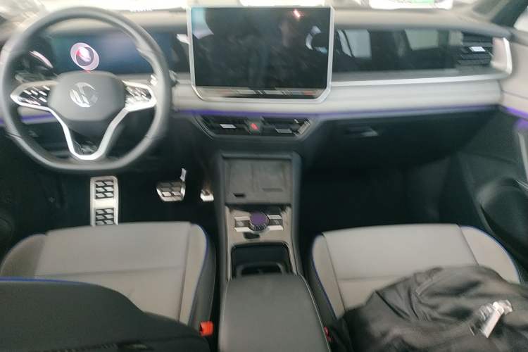 Used Volkswagen Tayron 2025 Tiguan L 380TSI 4Motion Luxury Easy Package Audio And AC Panel