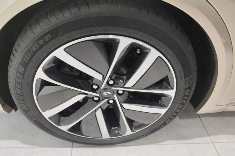 Used Li Auto L9 2022 Max model Exterior 4