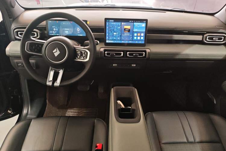 Used Baojun Spark EUV 2025 Flagship Edition 5 Seats Center Console