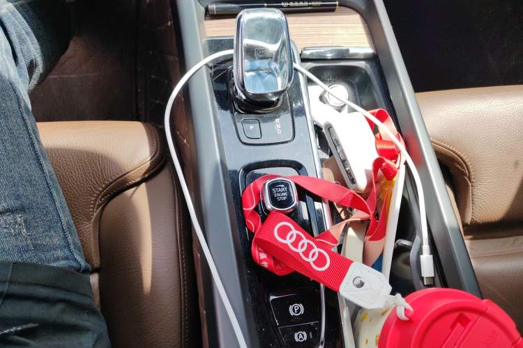 Used Volvo S60 2022 B4 Zhiyuan Luxury Edition Gear Lever