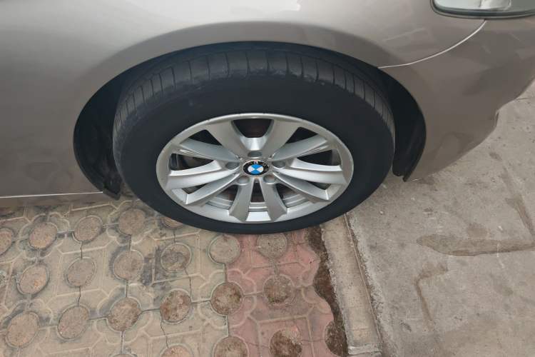 Used BMW 5 Series 2012 523Li Leading Model Right Front Wheel Hub