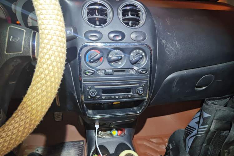 Used Baojun Lechi 2012 Revised Version 1.2L Manual Sporty Fashion Edition Audio And AC Panel