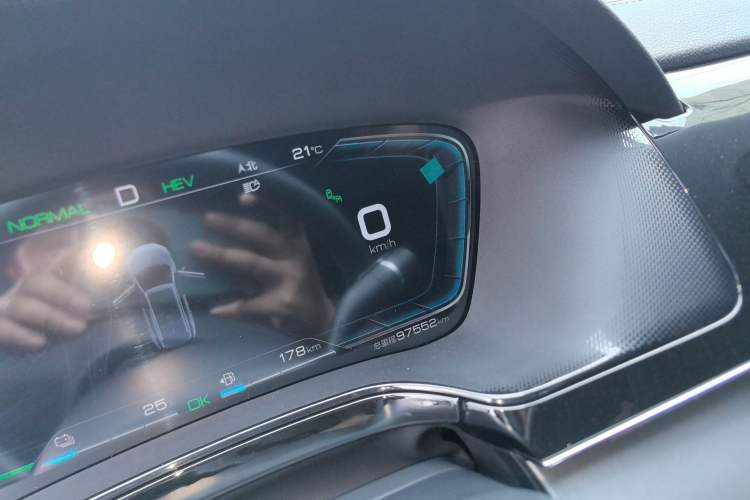 Used BYD Tang New Energy 2021 DM-i 112KM Prestige Model Odometer Close Up