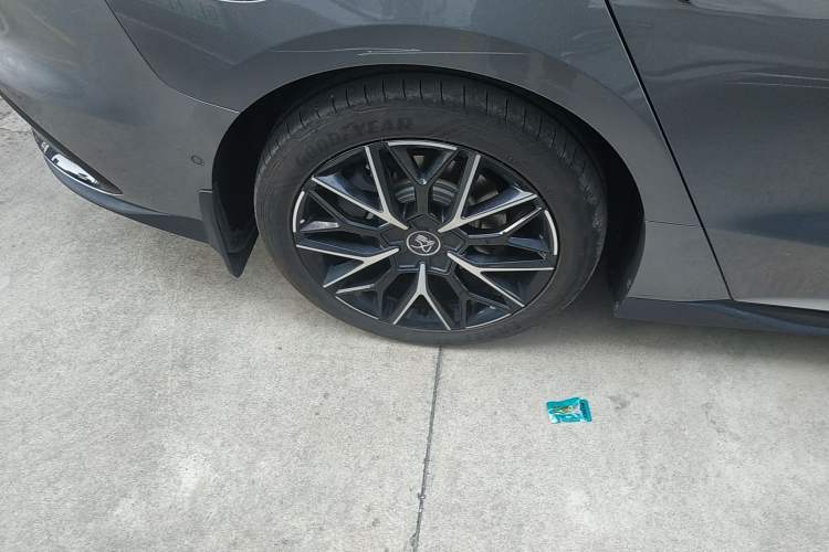 Used BYD Han 2024 EV Glory Edition 610 km All-Wheel Drive "Tian Shen Zhi Jia" Intelligent Driving Model
