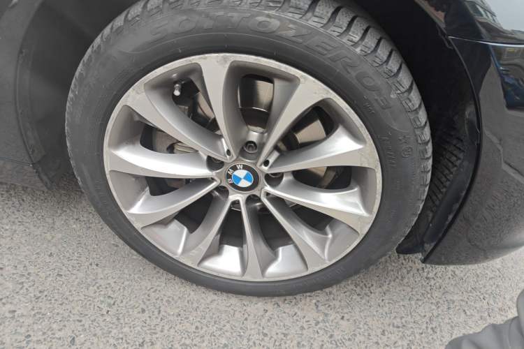 Used BMW 5 Series 2017 525Li Leading Model Right Front Wheel Hub