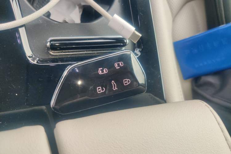 Used Volkswagen Viloran 2022 380TSI Luxury Edition
