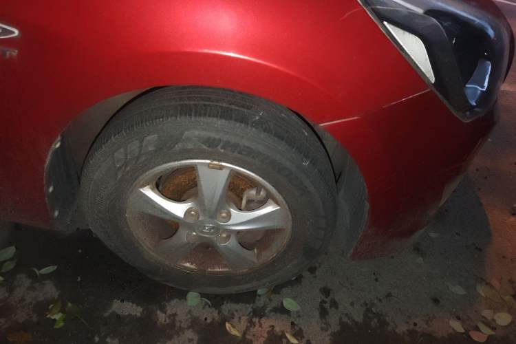 Used Hyundai Verna Ray 2014 1.4L Automatic GLX Right Front Wheel Hub