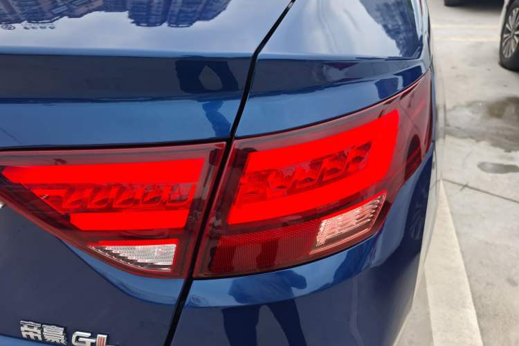 Used Geely Auto Emgrand GL 2021 UP 1.4T CVT Leading Edition Right Rear Taillight