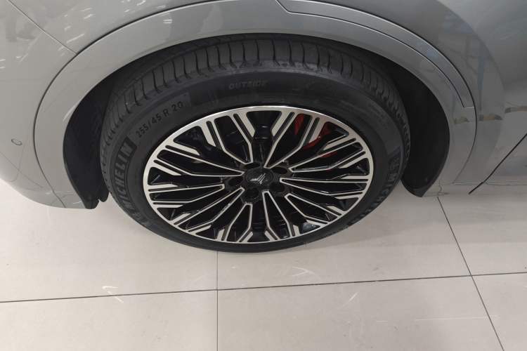 Used VOYAH FREE 2025 Model FREE+ Rear-Drive Qiankun Edition Left Front Wheel Hub