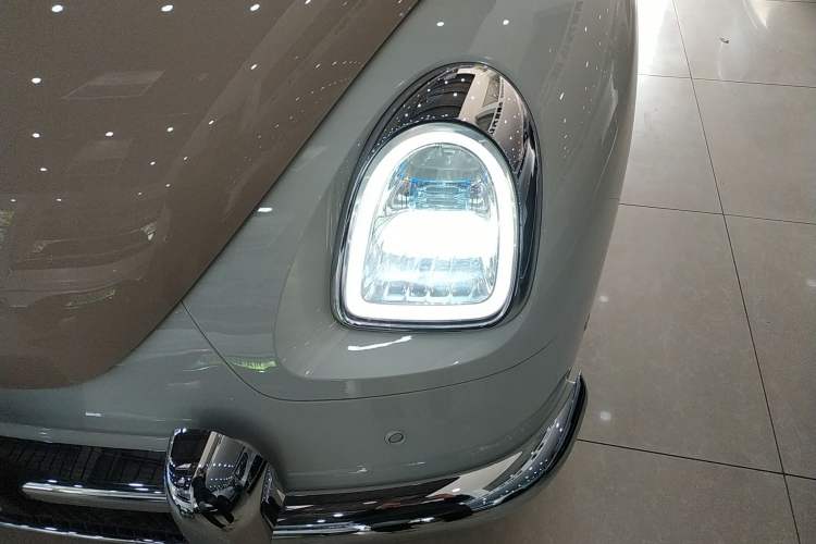 Used ORA Ballet Cat 2022 401 km Nutcracker Edition Left Front Headlight