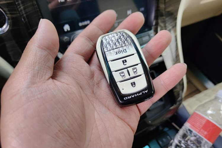 Used Toyota Alphard 2011 2.4L Luxury Edition Vehicle Key